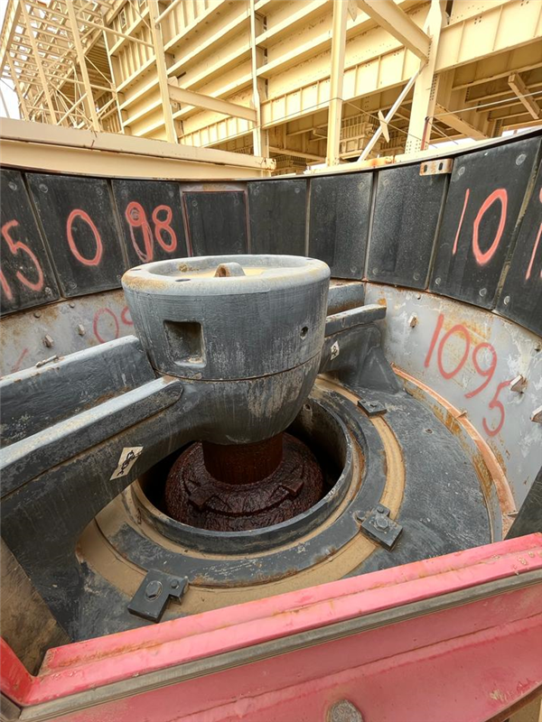 4 Units - Unused Sandvik Ch880 Std Cone Crusher)